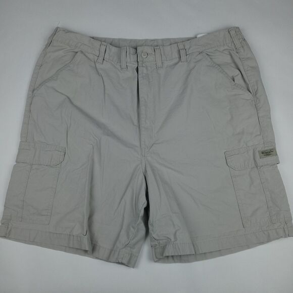 Wrangler Other - WRANGLER Shorts Cargo Pockets Men's Size 44 Casual Outdoor Beige